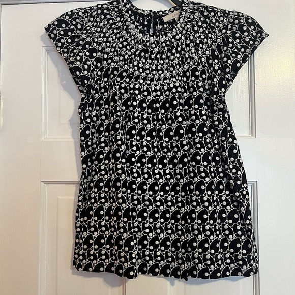 #44 LOFT • BLACK AND WHITE TOP • EMBROIDERED SMOCKED NECK - Picture 4 of 10